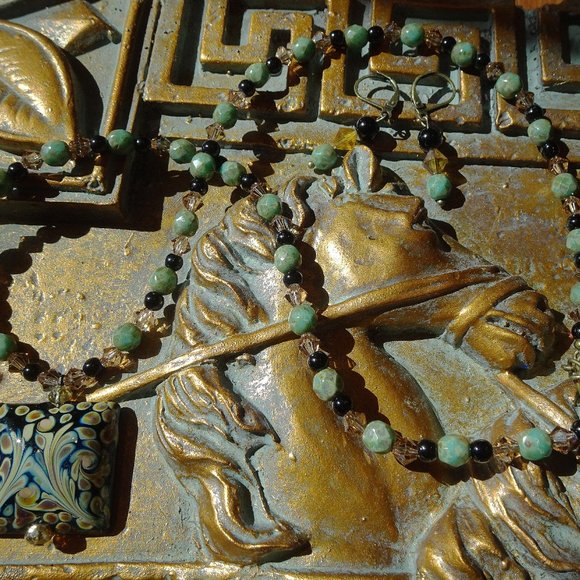 Handcrafted artisanal earring & necklace set with black square focal bead - Picture 6 of 6